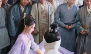 穿内衣就算了，输血管也忍了，那个“戴口罩”的就有点说不过去了