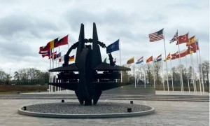 爱将在眼皮子下被炸死，普京做了个决断，把对北约的保证写进宪法